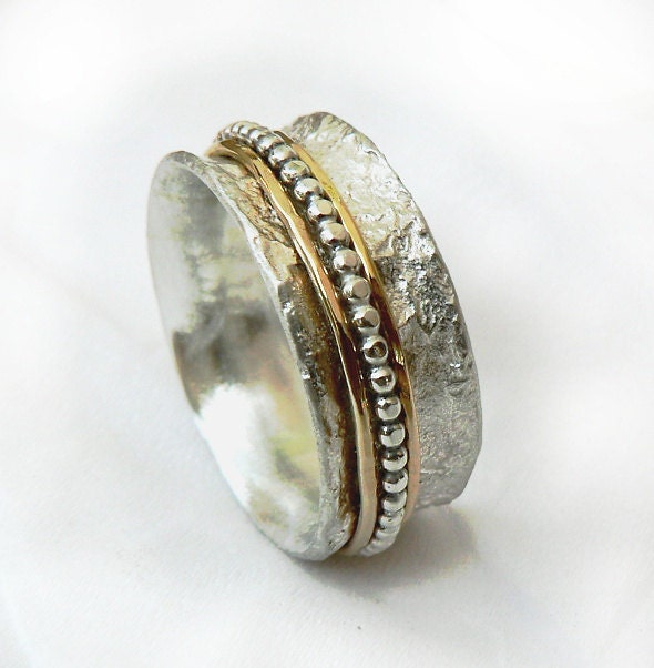 Rotierender Ehering, Spinnerring, Zerknitterte Staniol Textur, Sterling Silber, Silber Und Gold Spinner, Unisex, Massiver Ring, Beliebter Ring von IlanAmirJewelry