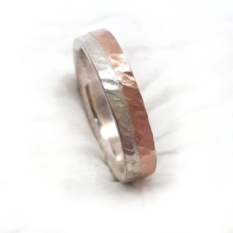 Trauring , Zweifarbig Gehämmert Sterling Silber Und Gold, Schöner Eleganter Ring Für Ihn, Herren Ehering Klassisch, Ilan Amir von IlanAmirJewelry