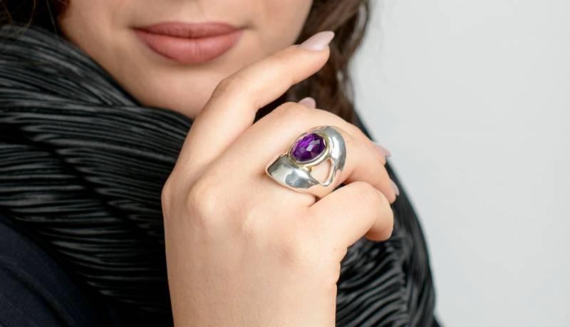 Amethyst Ring Stein - Silber Und Gold Statement Gemischter Metallring Mit Breiter Grobstrick Silberring von IlanaArtisticJewelry