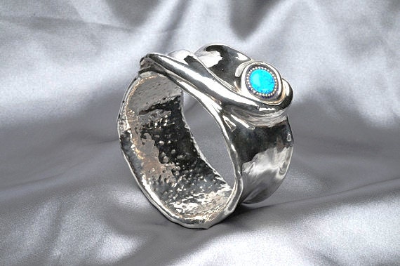 Breites Silber Armband Mit Türkis Stein - Chunky 925 Sterling Manschette Einzigartiger Armreif von IlanaArtisticJewelry