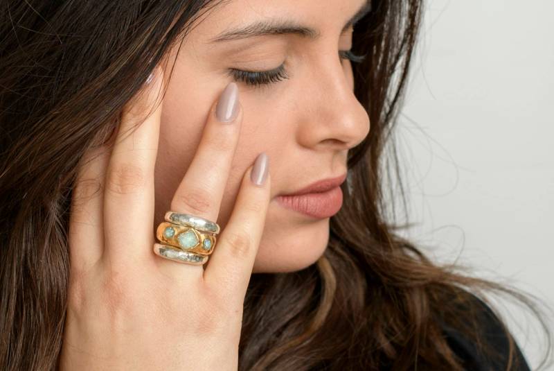 Prehnit Stein Ring, Mixed Metal Ringe Für Frauen, Silber Und Gold Multi-Stein Statement Breites Band von IlanaArtisticJewelry