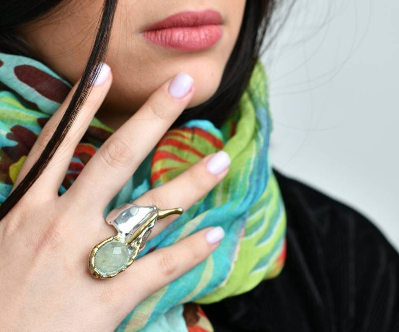Prehnit Stein Ring, Mixed Metal Ringe Für Frauen, Silber Und Gold Ring - Statement Breites Band von IlanaArtisticJewelry