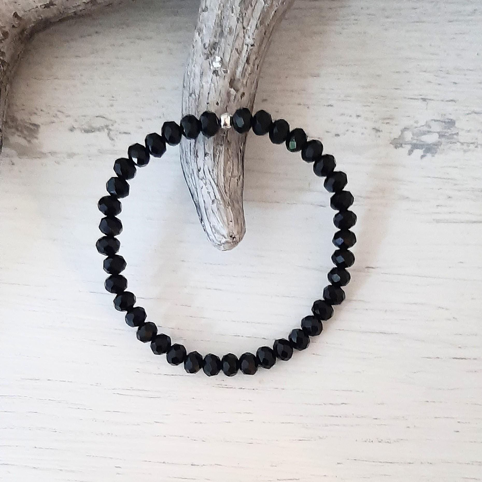 Armband Mit Facettierten Glasschliffperlen Auf Elastikband Aufgezogen " Black Mix & Match Must Have in Diesem Herbst von IlarteCardundSchmuck