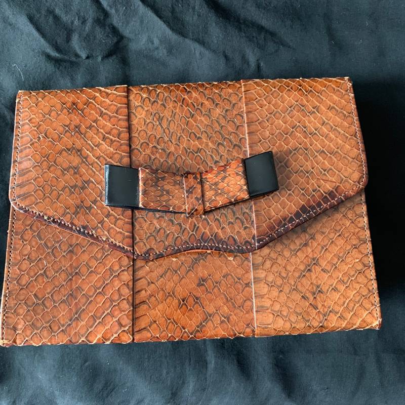 50Er Jahre Schlangenleder Clutch Hartkörper Fold-Over Abendtasche 50Er Jahre Schlangenleder Clutch Hartkörper Fold-Over Abendtasche von IldiVintage