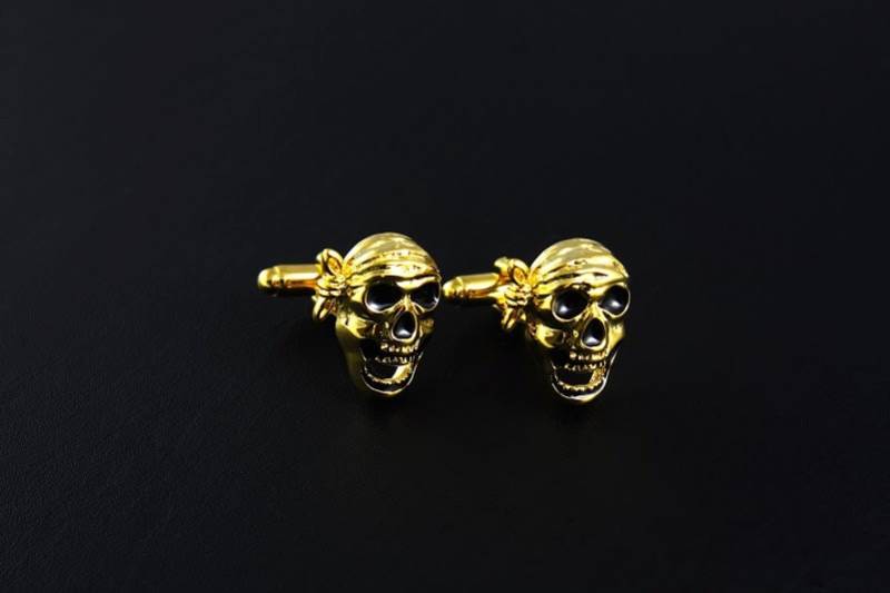 Piraten-Totenkopf. Vergoldet, Handgefertigt Vom Illegal Design Team von IllegalDesign