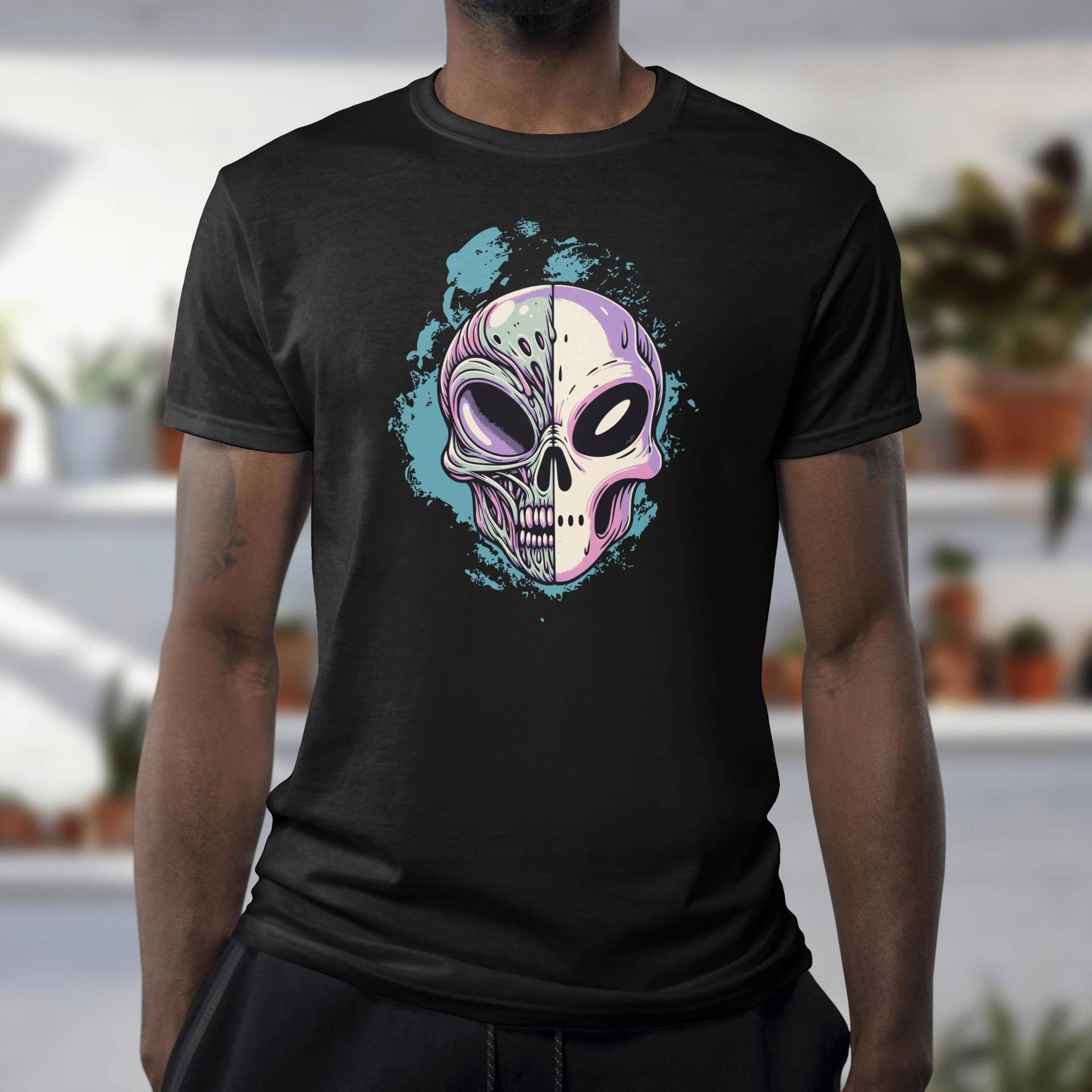 Alien Skull/Unisex Softstyle T-Shirt von IlluminationbySascha