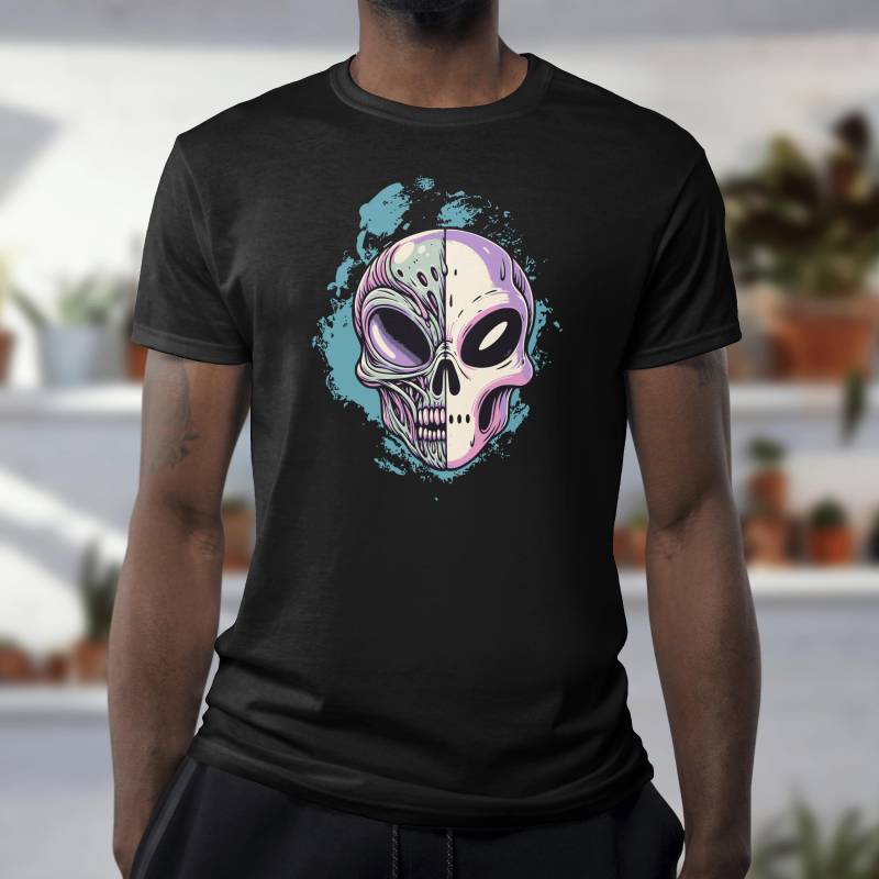 Alien Skull/Unisex Softstyle T-Shirt von IlluminationbySascha