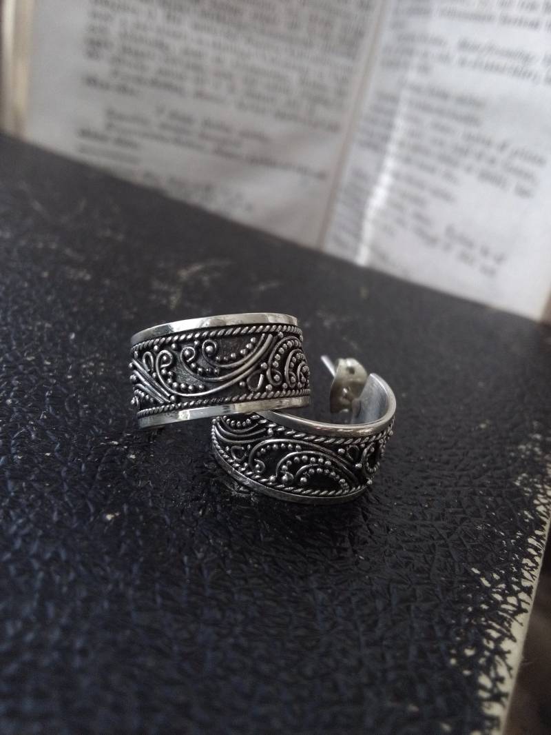 Erstaunlich Granuliert Creolen, Oxidiertes Sterling Silber Handgemacht Bali Stud Reifen Erstaunlich Granuliert Creolen, Oxidiertes Sterling Silber Handgemacht Bali Stud Reifen von IllunisMoon