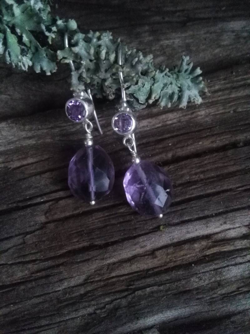 Facettierte Natürliche Amethyst Schöne Lila Sterling Silber Ohrringe Facettierte Natürliche Amethyst Schöne Lila Sterling Silber Ohrringe von IllunisMoon
