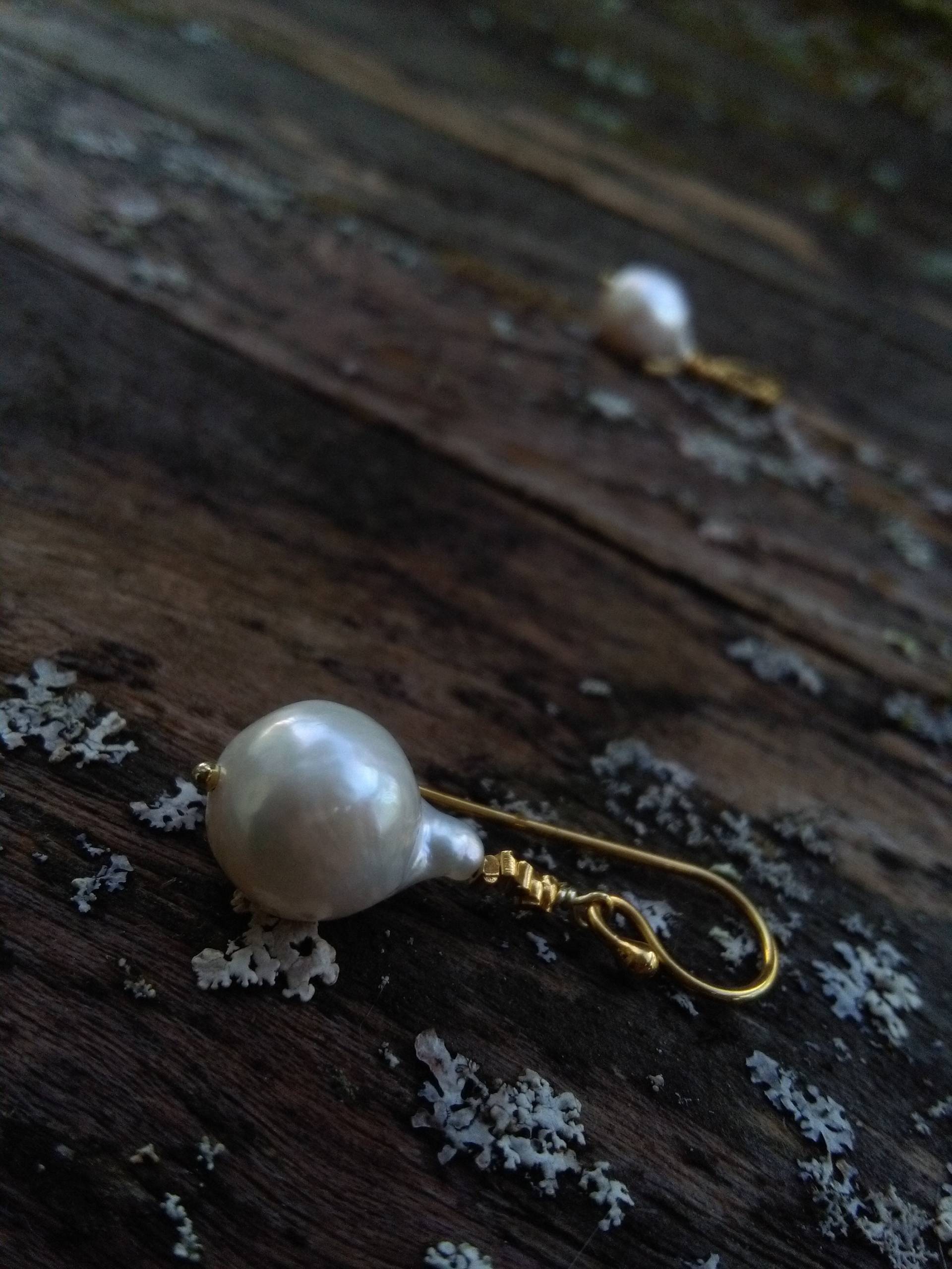 Große 10mm/0.39 "Zuchtperlen Weiß Edison-Tropfen-Ohrringe, Vermeil Finish - Gold Auf 925 Sterling Silber Große 10mm/0.39 "Zuchtperlen Weiß Edison-Tropfen-Ohrringe, Vermeil Finish - Gold Auf 925 Sterling Silber von IllunisMoon