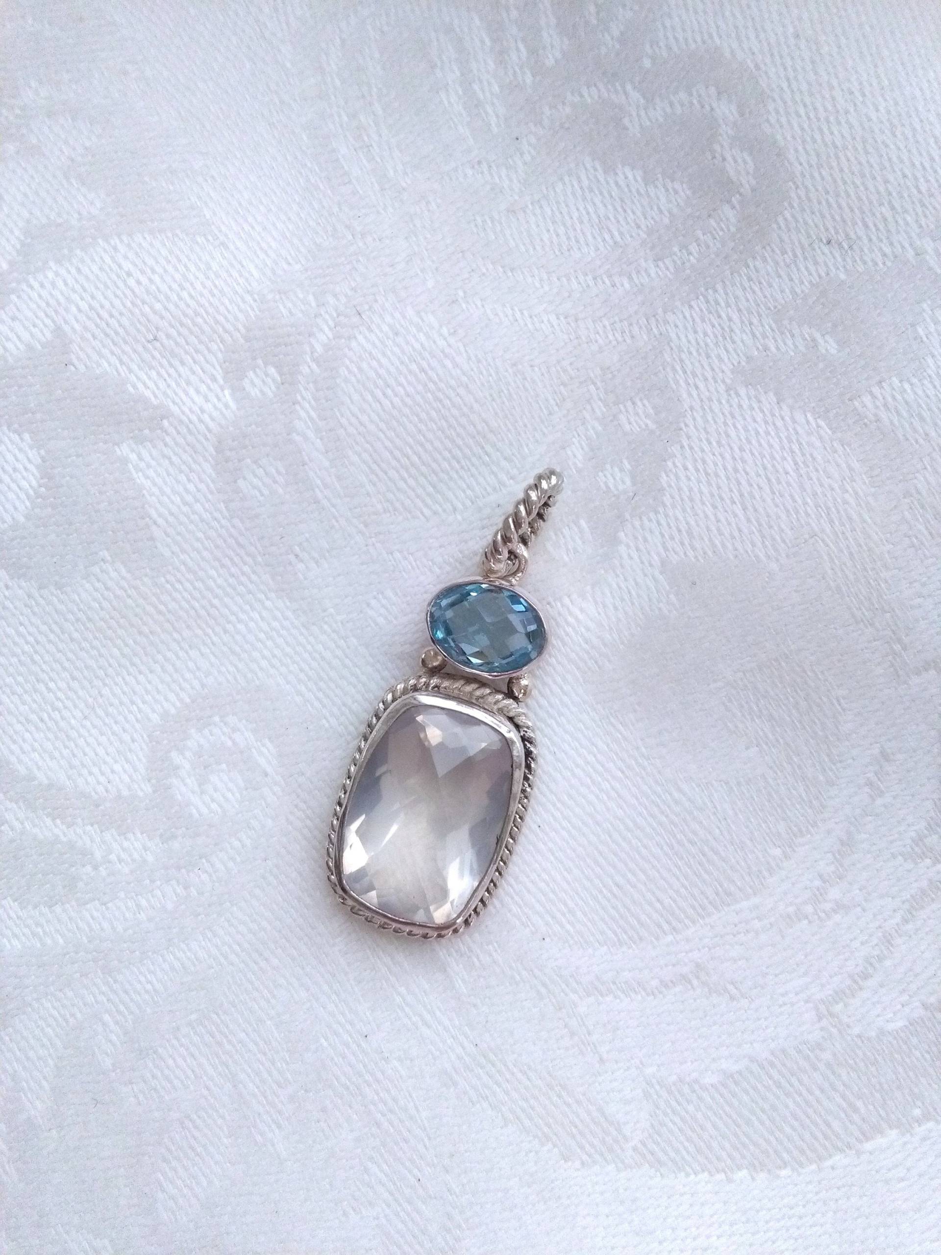 Milchquarz Und Blauer Topas Sterling Silberanhänger, Checker Geschnitten Facettierte Natursteine, Handwerker Handmade Silber Milchquarz Und Blauer Topas Sterling Silberanhänger, Checker Geschnitten Facettierte Natursteine, Handwerker Handmade Silber von IllunisMoon