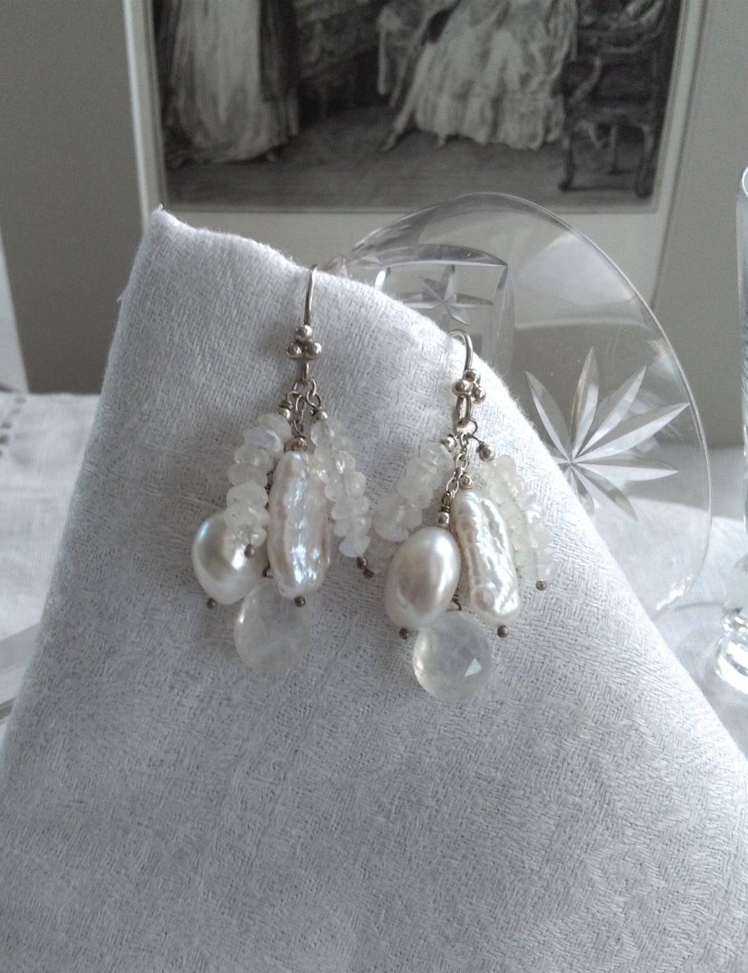 Mondstein Und Perle Sterling Silber Tropfen Baumeln Cluster Kaskaden Ohrringe Mondstein Und Perle Sterling Silber Tropfen Baumeln Cluster Kaskaden Ohrringe von IllunisMoon
