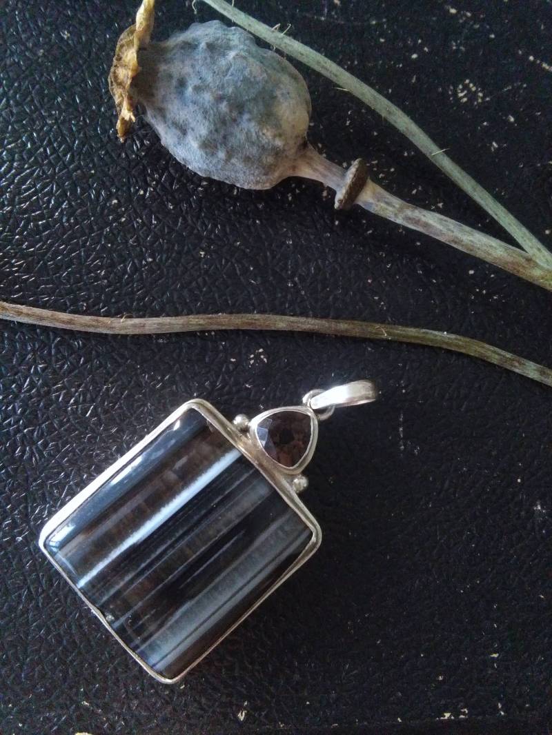 Natürliche Gestreifte Braunachat Und Rauchigen Quarz Sterling Silber Anhänger, Handgemachte Handwerker Anhänger Mit Transluzenten Sard Achat Natürliche Gestreifte Braunachat Und Rauchigen Quarz Sterling Silber Anhänger, Handgemachte Handwerker Anhänger Mit Transluzenten Sard Achat von IllunisMoon
