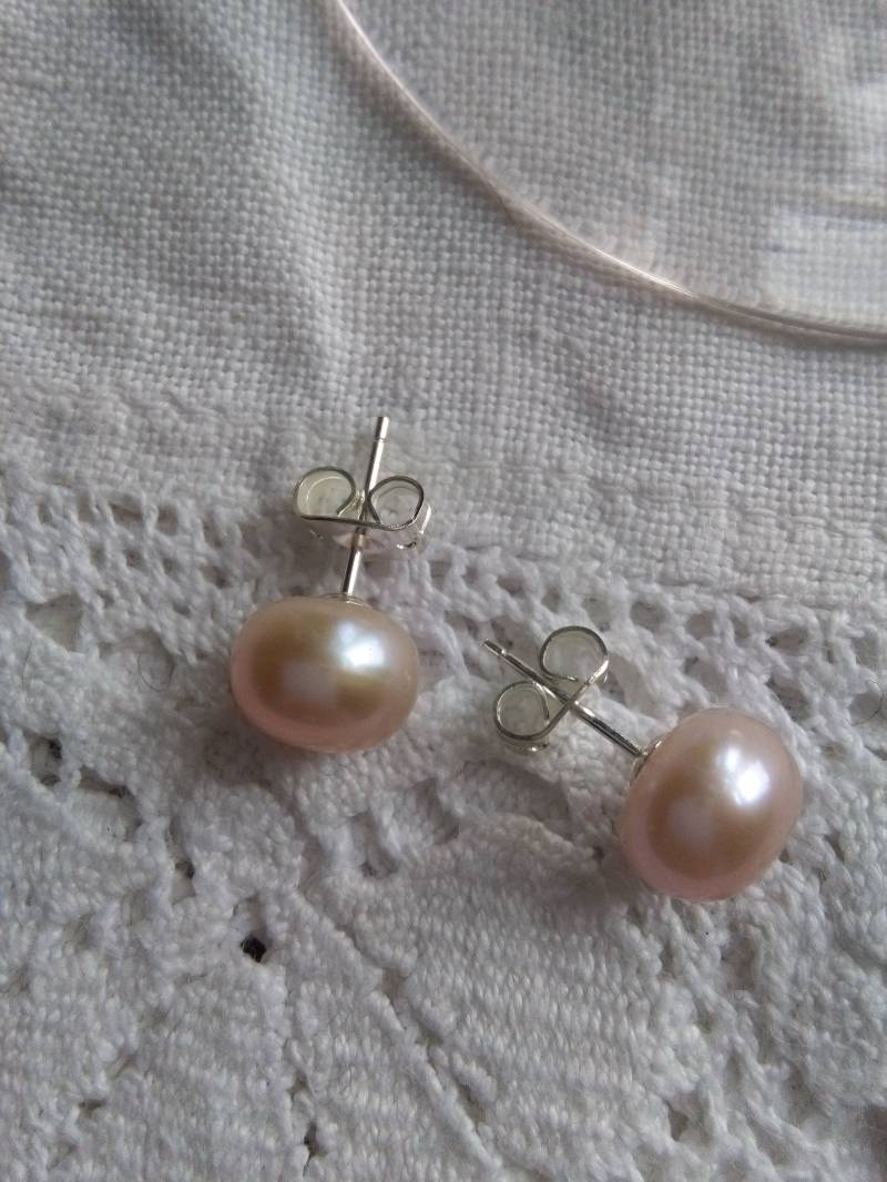 Rosa 9mm/0, 35" Süßwasserperle Sterling Silber Ohrstecker Rosa 9mm/0, 35" Süßwasserperle Sterling Silber Ohrstecker von IllunisMoon