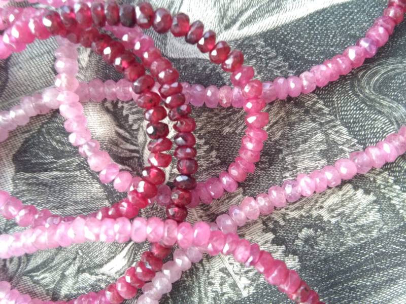 Rubin-Halskette, Natürliche Facettierte Wunderbare Korunde von IllunisMoon