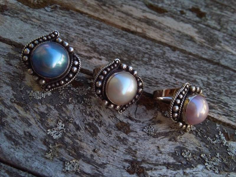 Süßwasser Natürliche Mabe Perle Ring 925 Sterling Silber, Von Hand Aus Handwerker-Ring-Set Mit Einer Blau Rosa Weiß Mabe-Blister-Perle Süßwasser Natürliche Mabe Perle Ring 925 Sterling Silber, Von Hand Aus Handwerker-Ring-Set Mit Einer Blau Rosa Weiß Mabe-Blister-Perle von IllunisMoon