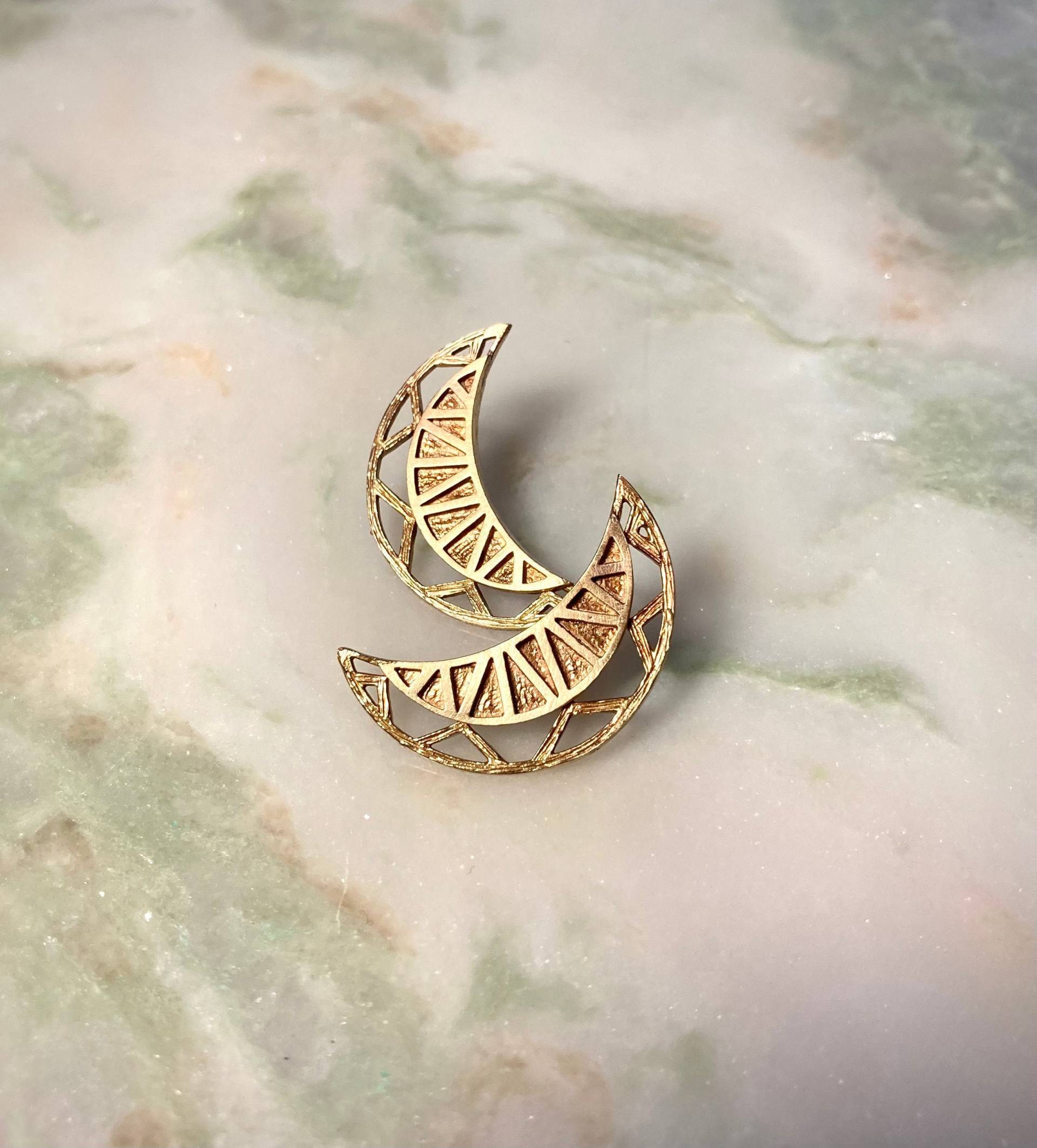 Cari Ohrringe | Messing Und Eco Sterling Silber Moderne Halbmond Weihnachtsgeschenk Für Sie Zubehör Kaltes Wetter Cari Ohrringe | Messing Und Eco Sterling Silber Moderne Halbmond Weihnachtsgeschenk Für Sie Zubehör Kaltes Wetter von Illustrationist