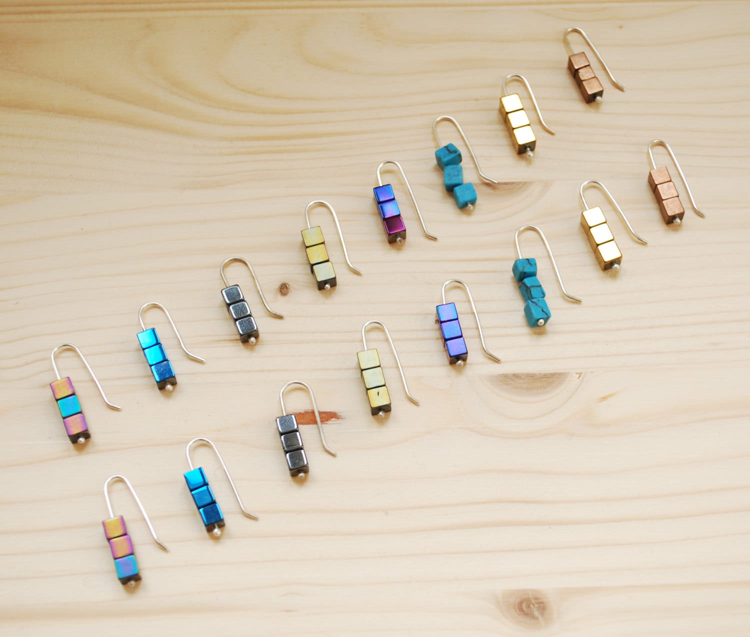 Clearance Hämatit Ohrringe, Eco Sterling Silber Regenbogen Baumeln Meistverkaufte Artikel Handgemacht, Weihnachtsgeschenk Für Sie Clearance Hämatit Ohrringe, Eco Sterling Silber Regenbogen Baumeln Meistverkaufte Artikel Handgemacht, Weihnachtsgeschenk Für Sie von Illustrationist