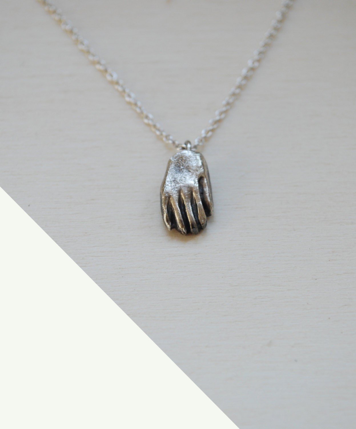 Desi Halskette | Eco Sterling Silber Hand Talisman Anhänger Weihnachtsgeschenk Für Sie Zubehör Kaltes Wetter Desi Halskette | Eco Sterling Silber Hand Talisman Anhänger Weihnachtsgeschenk Für Sie Zubehör Kaltes Wetter von Illustrationist