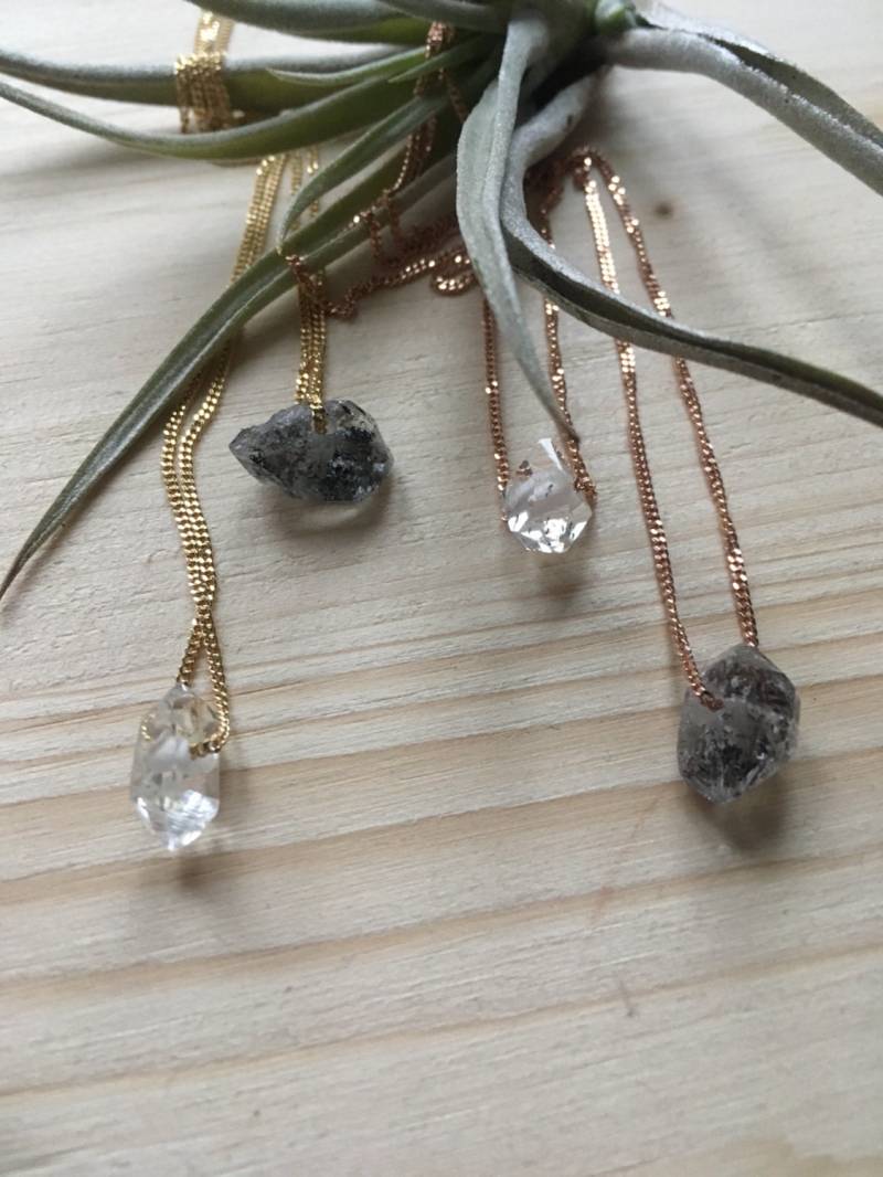 Gold Hedy Halskette | Filled Und Eco Sterling Silber Herkimer Diamant Rohstein April Geburtsstein Winterschmuck Gold Hedy Halskette | Filled Und Eco Sterling Silber Herkimer Diamant Rohstein April Geburtsstein Winterschmuck von Illustrationist