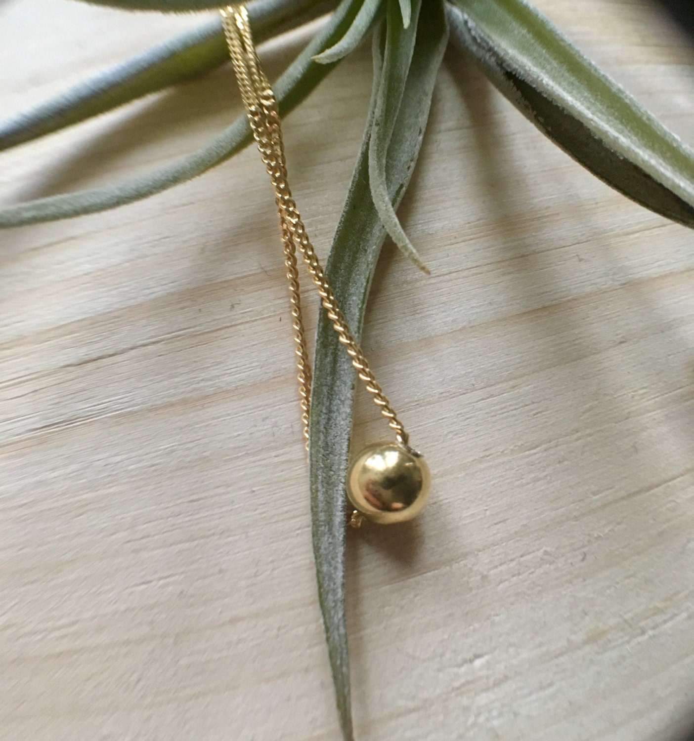 Gold Nola Halskette | Filled Und Eco Sterling Silber Kugel Weihnachtsgeschenk Für Sie Zubehör Kaltes Wetter Gold Nola Halskette | Filled Und Eco Sterling Silber Kugel Weihnachtsgeschenk Für Sie Zubehör Kaltes Wetter von Illustrationist