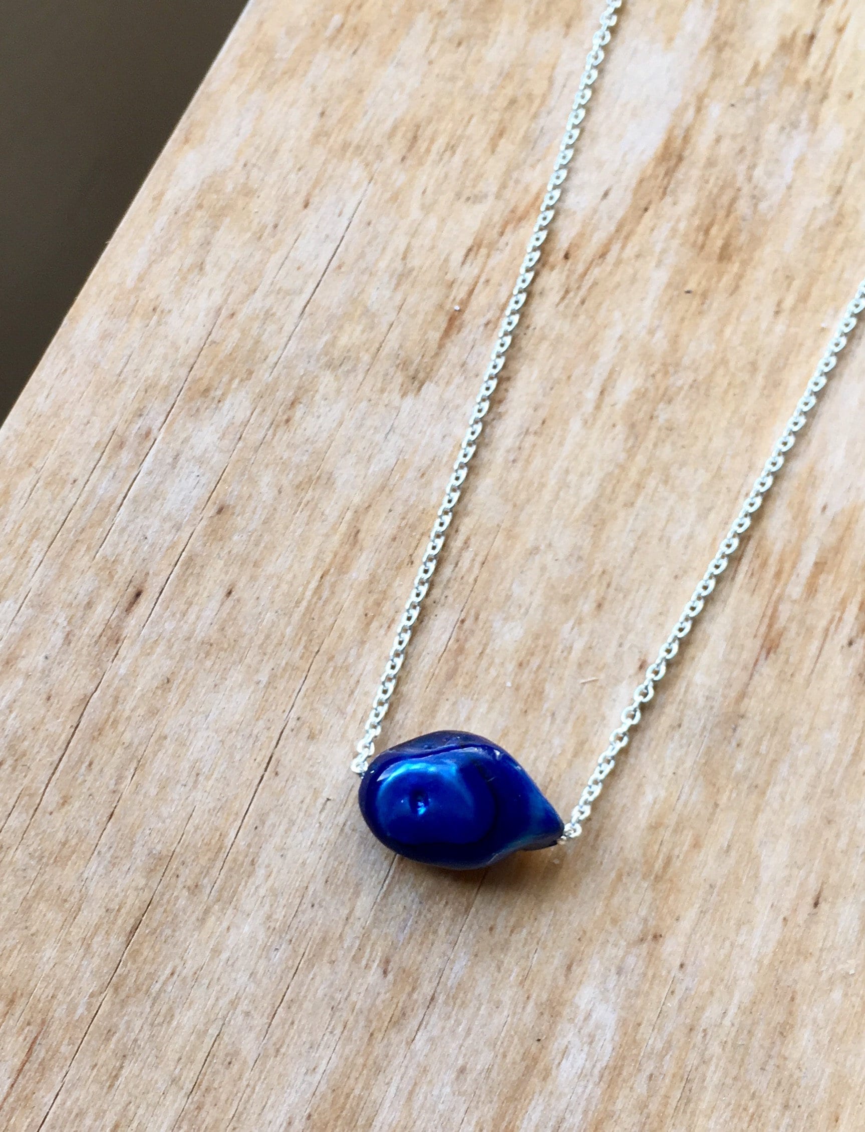 Inez Halskette | Eco Sterling Silber Blaue Perlenkette Einfach Weihnachtsgeschenk Für Sie Zubehör Kaltes Wetter Inez Halskette | Eco Sterling Silber Blaue Perlenkette Einfach Weihnachtsgeschenk Für Sie Zubehör Kaltes Wetter von Illustrationist