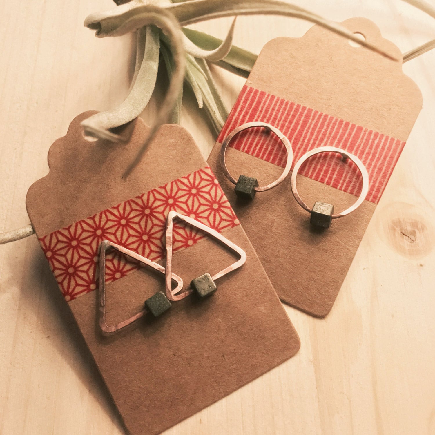 Kori Ohrringe | Eco Sterling Silber Und Kupfer Kreis Fools Gold Pyrit Rohstein Zubehör Für Kaltes Wetter Kori Ohrringe | Eco Sterling Silber Und Kupfer Kreis Fools Gold Pyrit Rohstein Zubehör Für Kaltes Wetter von Illustrationist