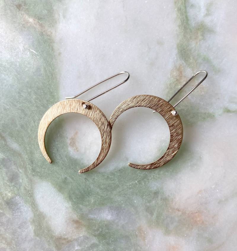 Olan Ohrringe | Messing Und Eco Sterling Silber Mond Weihnachtsgeschenk Für Sie Zubehör Kaltes Wetter Olan Ohrringe | Messing Und Eco Sterling Silber Mond Weihnachtsgeschenk Für Sie Zubehör Kaltes Wetter von Illustrationist
