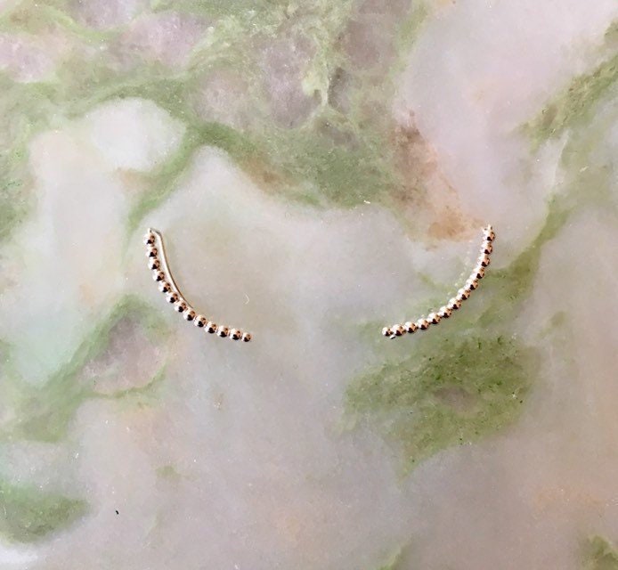 Pfingstmontag Ohrringe | Eco Sterling Silber Kletterer Theaders Geschwungene Strampler Krabbel Entlang Des Ohrs Der Meistverkaufte Artikel Pfingstmontag Ohrringe | Eco Sterling Silber Kletterer Theaders Geschwungene Strampler Krabbel Entlang Des Ohrs Der Meistverkaufte Artikel von Illustrationist