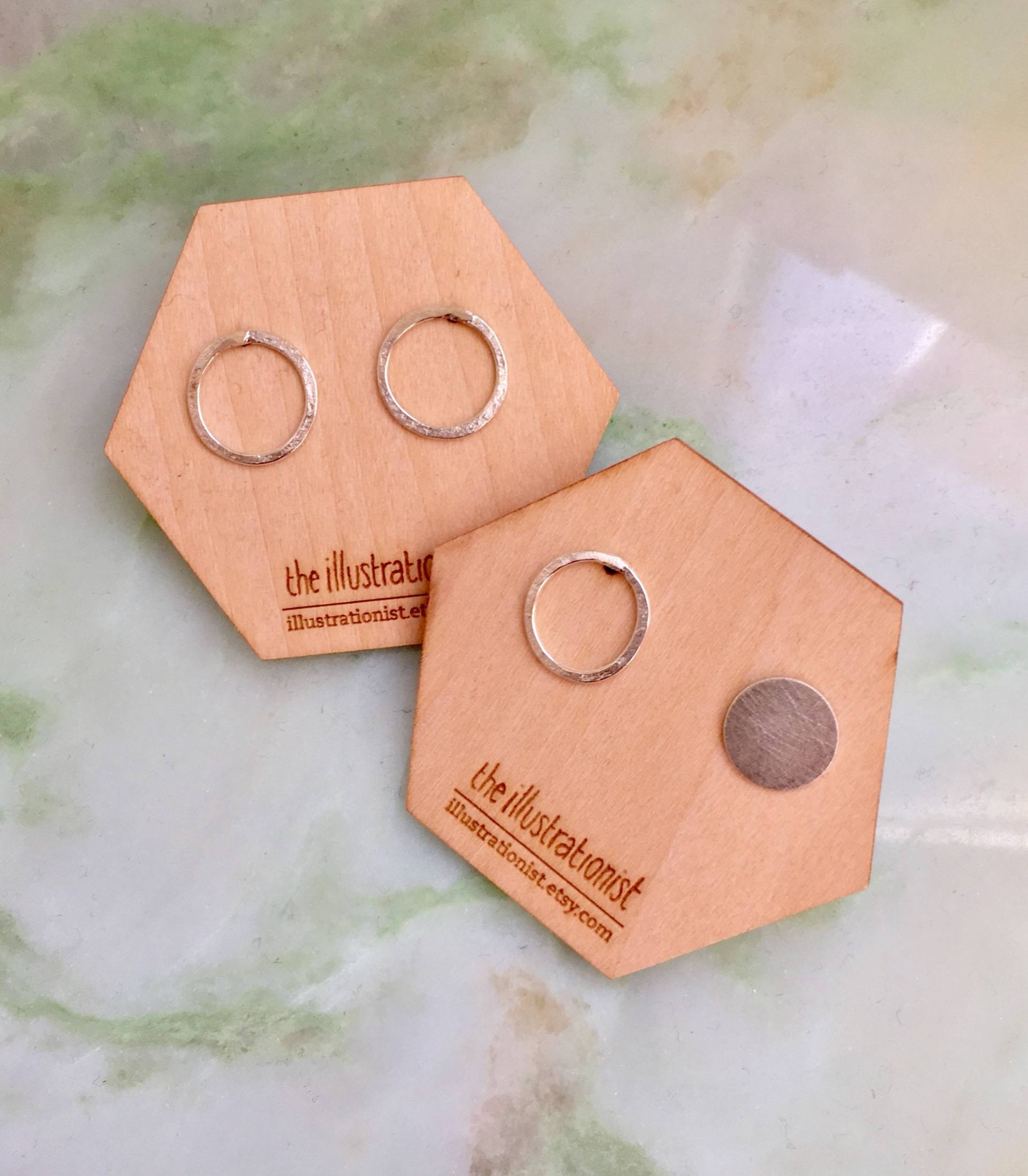 Reta Ohrringe | Eco Sterling Silber Kreis Stifte Unregelmäßige Verschiedene Ohrstecker Ungleich Zubehör Für Kaltes Wetter Reta Ohrringe | Eco Sterling Silber Kreis Stifte Unregelmäßige Verschiedene Ohrstecker Ungleich Zubehör Für Kaltes Wetter von Illustrationist