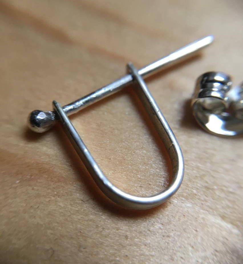 Sina Ohrringe | Sterling Silber Ohrmanschette Wickelohrring Hufeisen Meistverkaufte Einzelstück Handgefertigt Zubehör Für Kaltes Wetter Sina Ohrringe | Sterling Silber Ohrmanschette Wickelohrring Hufeisen Meistverkaufte Einzelstück Handgefertigt Zubehör Für Kaltes Wetter von Illustrationist