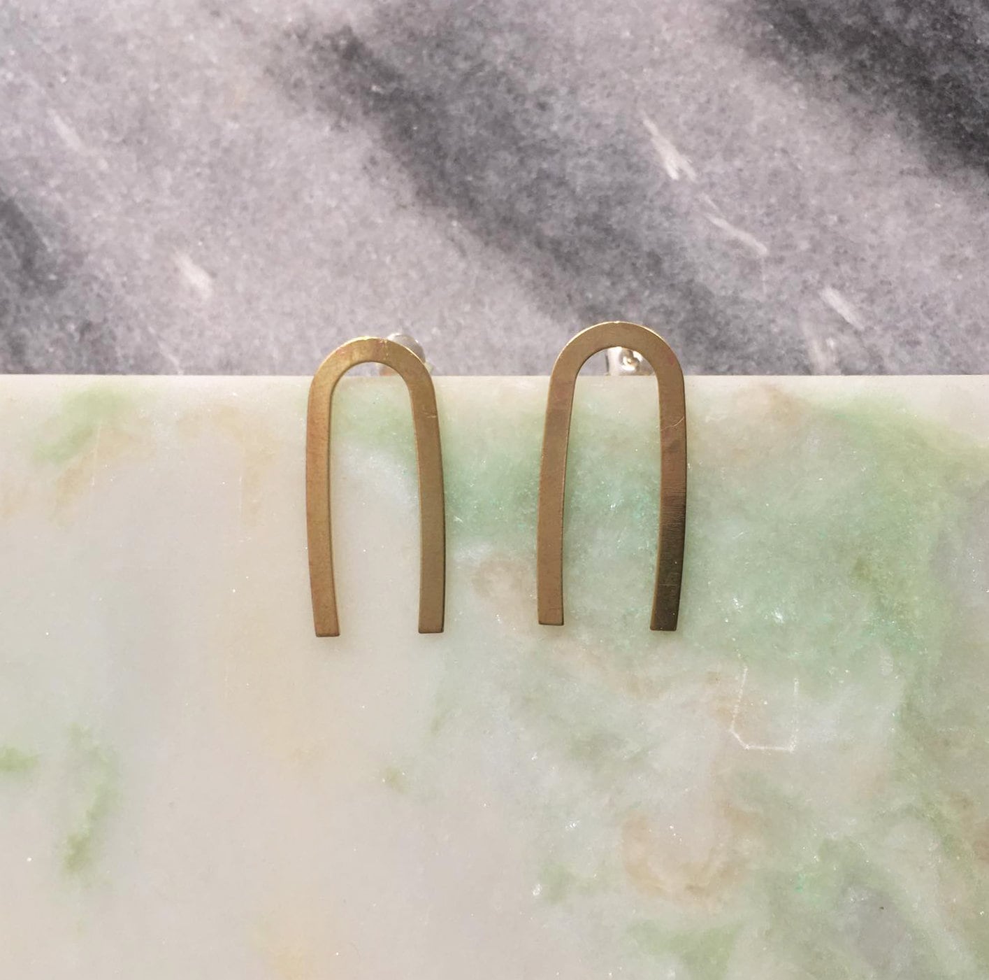 Tina Ohrringe | Messing Und Eco Sterling Silber U Förmigen Weihnachtsgeschenk Für Sie Zubehör Kaltes Wetter Tina Ohrringe | Messing Und Eco Sterling Silber U Förmigen Weihnachtsgeschenk Für Sie Zubehör Kaltes Wetter von Illustrationist