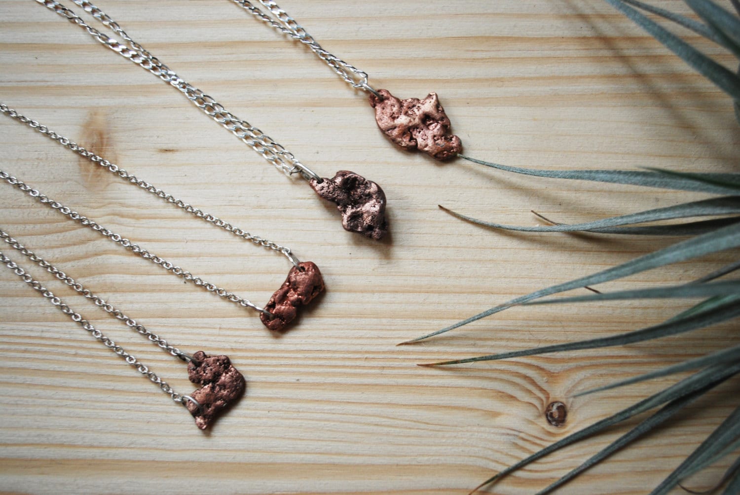 Zuzu Halskette | Fuhrheit Rohstein Kupfer Anhänger Eco Sterling Silber Weihnachtsgeschenk Für Sie Winterschmuck Zuzu Halskette | Fuhrheit Rohstein Kupfer Anhänger Eco Sterling Silber Weihnachtsgeschenk Für Sie Winterschmuck von Illustrationist