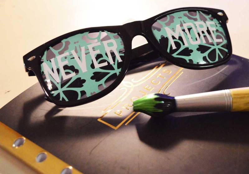 Nie Mehr Sonnenbrille Suchen Sie Fliegen Mit Edgar von IllustratorKayleigh