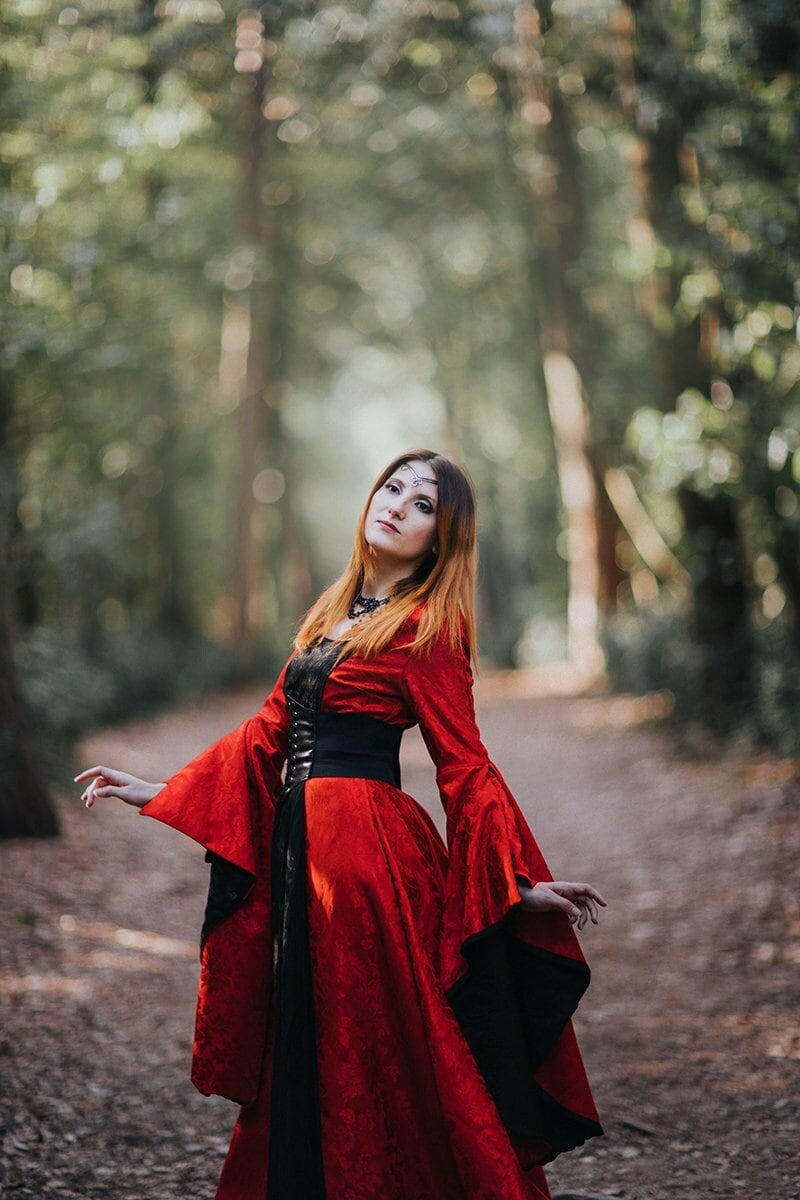 Damast Gothic Mittelalterkleid - Auf Bestellung von IllyHandmadeCreation