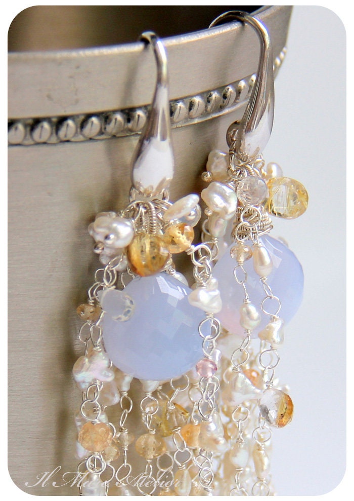Chalcedon Und Keishi Perlen Ohrringe Mit Imperial Topas, Goldener Rutilquarz Mondstein Chalcedon Und Keishi Perlen Ohrringe Mit Imperial Topas, Goldener Rutilquarz Mondstein von IlmareAtelier