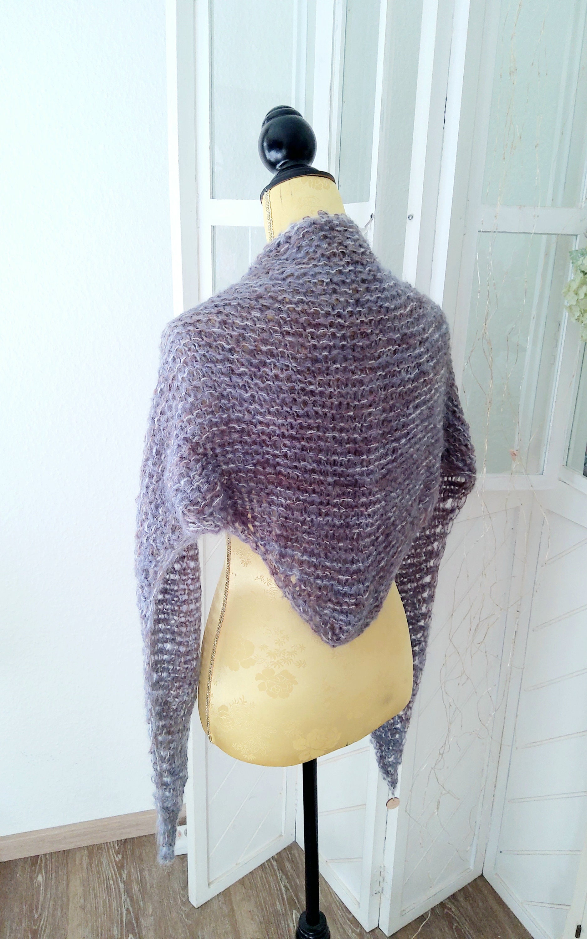 Mohair, Wolle Dreiecktuch, Stola Groß, Zart, Grau, Beige, Meliert, Handgestickt von IlonasKreativStube