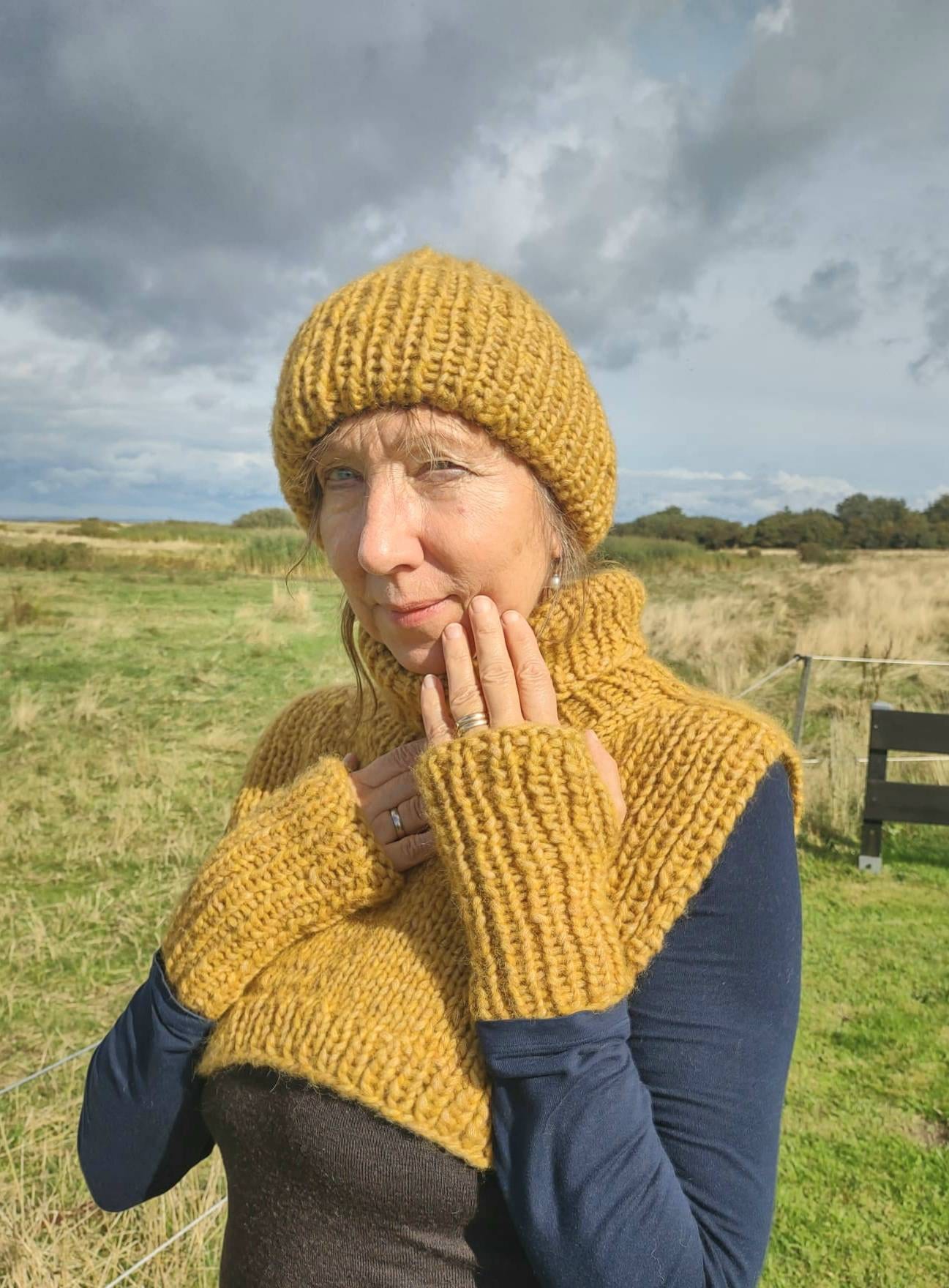 Set kragenschal, Loop Mütze , Damen, Handstulpen Wolle, Gelb, Curry, Handgestickt von IlonasKreativStube