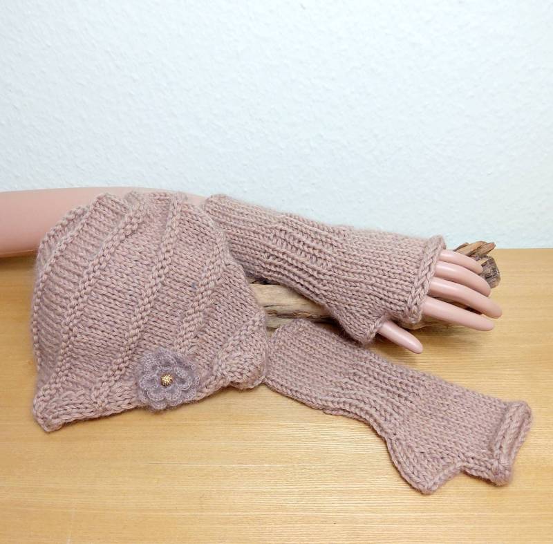 Setkaschmir Mütze, Handstulpen, Blüte Beige, Damen Beanie, Wolle Handgestickt von IlonasKreativStube