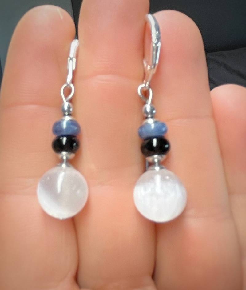 Echte Aaa Selenit Blau Kyanit Schwarz Turmalin Ohrringe. Sterling Silber Ohrringe Echte Aaa Selenit Blau Kyanit Schwarz Turmalin Ohrringe. Sterling Silber Ohrringe von Ilucension