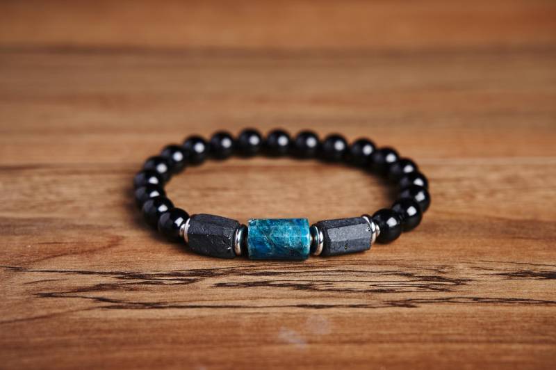 Herren Echtes Unbehandeltes Schwarzes Apatit Stretch Armband von Ilucension