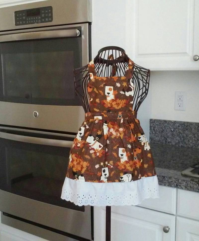 Mutter-Tochter-Herbstschürze Mit Hunden Und Blättern von ImSewIntoYou