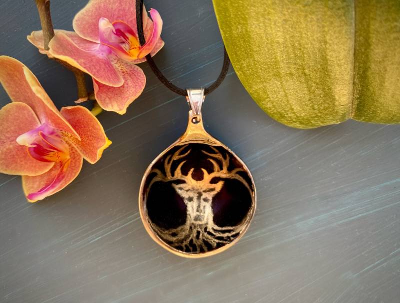 Besteckschmuck, Kette Mit Hirsch, Eingraviert Und in Gießharz/Resin Gegossen Einem Versilberten Löffel von ImSiebtenHimmel