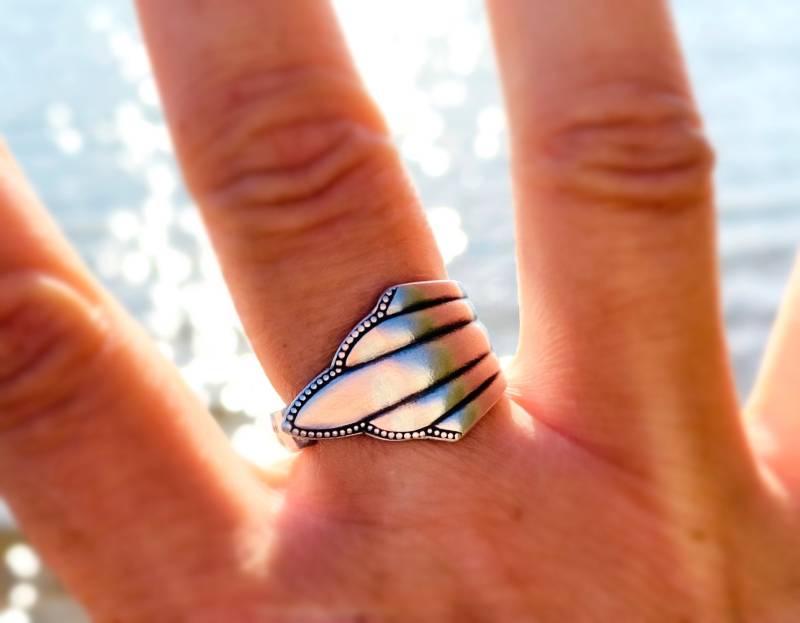 Besteckschmuck, Schöner Ring Aus Einem Versilberten Löffel von ImSiebtenHimmel