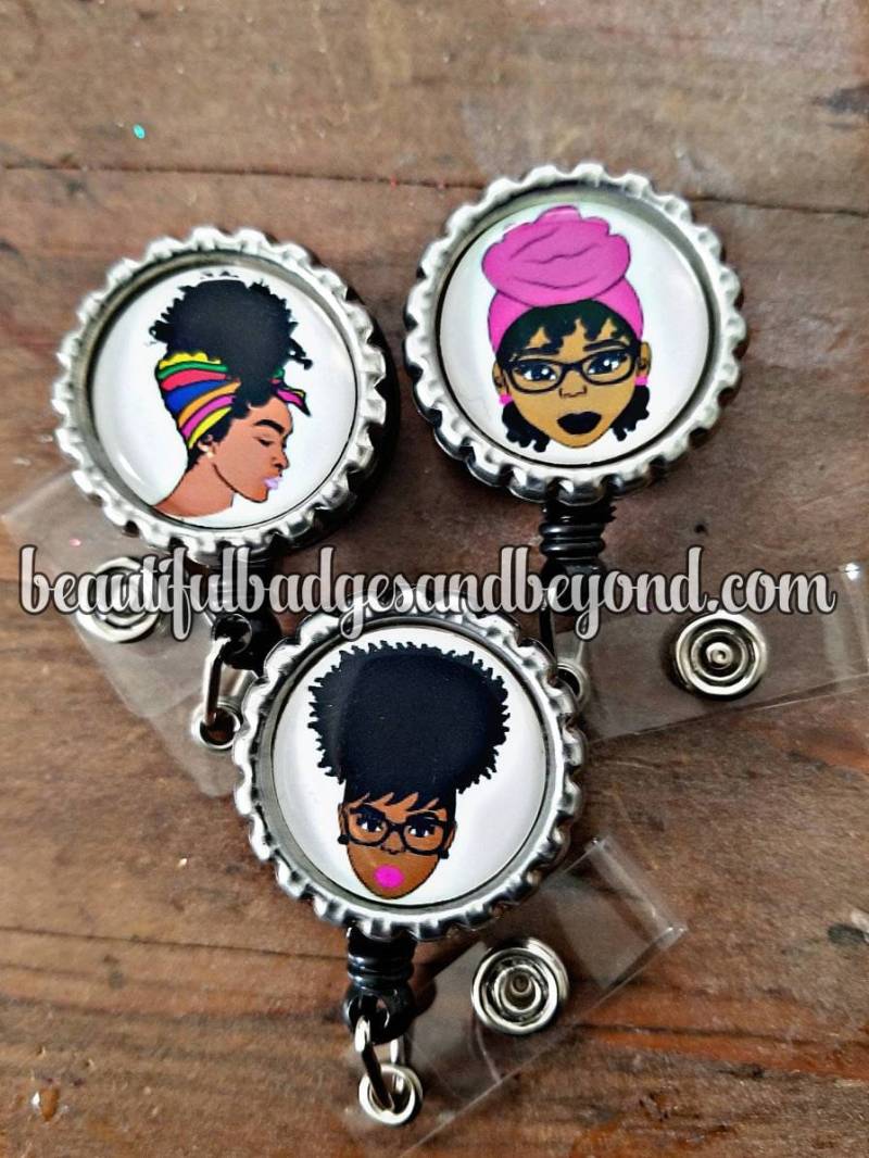 Schwarz, Afroamerikanerin, Frau, Naturhaare, Einziehbare Walzen Und Anstecknadeln Schwarz, Afroamerikanerin, Frau, Naturhaare, Einziehbare Walzen Und Anstecknadeln von ImagesNmore