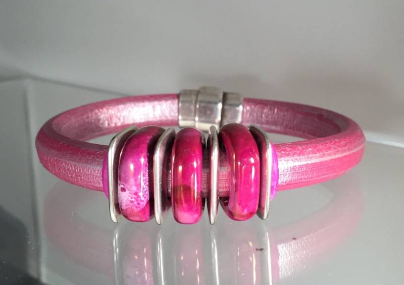 Rosa Leder Und Hand-Made Porzellan Perle Armband Rosa Leder Und Hand-Made Porzellan Perle Armband von Imaginemyshop