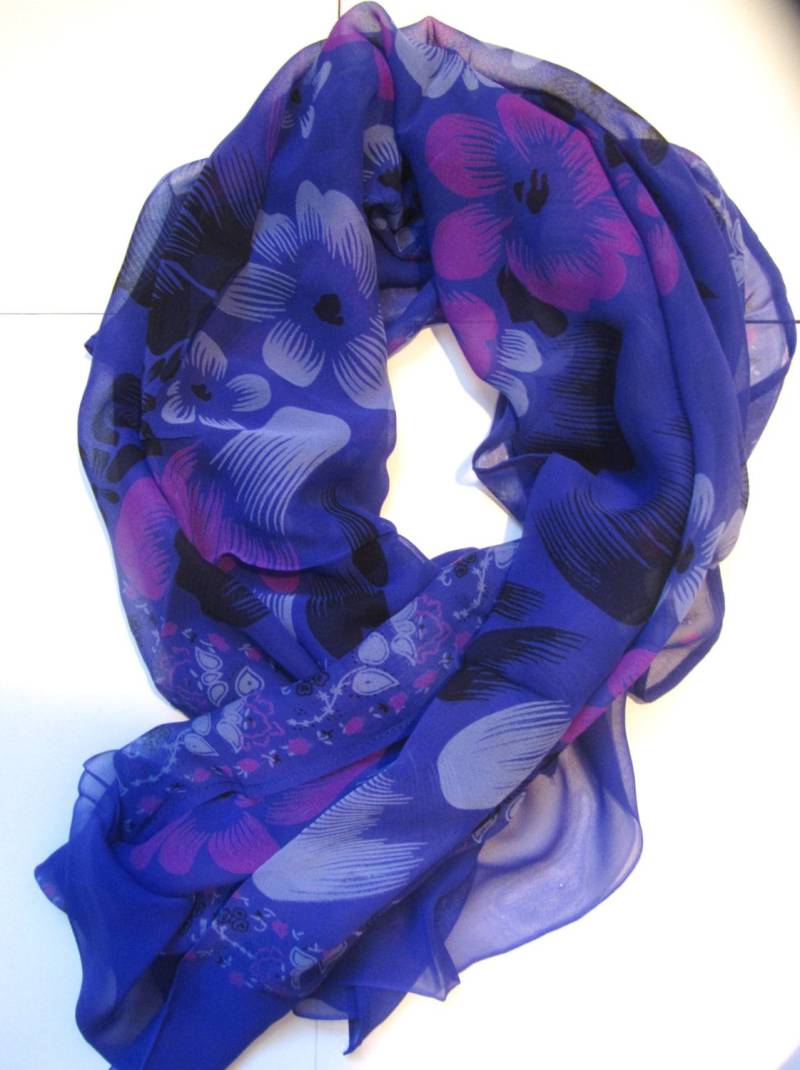 Blauer Blumenschal Blauer Blumenschal von Imanproducts