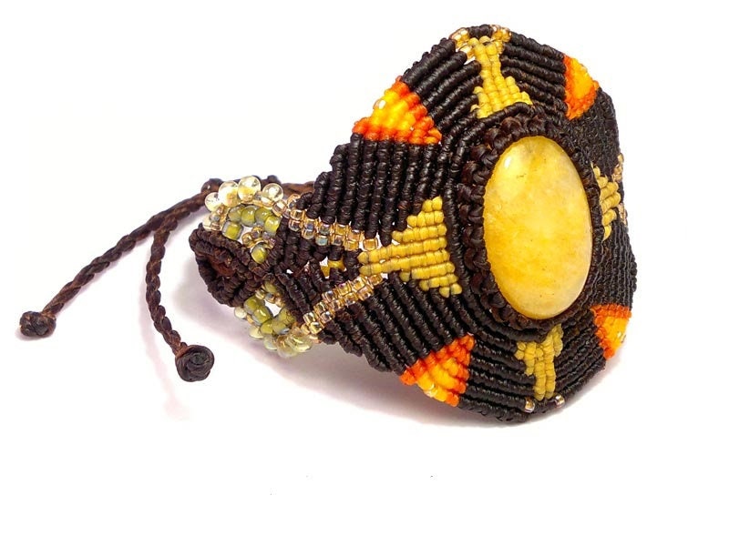 Braun-Gelbes Azteken Makramee Armband Mit Quarz Perlen Und Toho Rocailles Braun-Gelbes Azteken Makramee Armband Mit Quarz Perlen Und Toho Rocailles von ImbaliCrafts