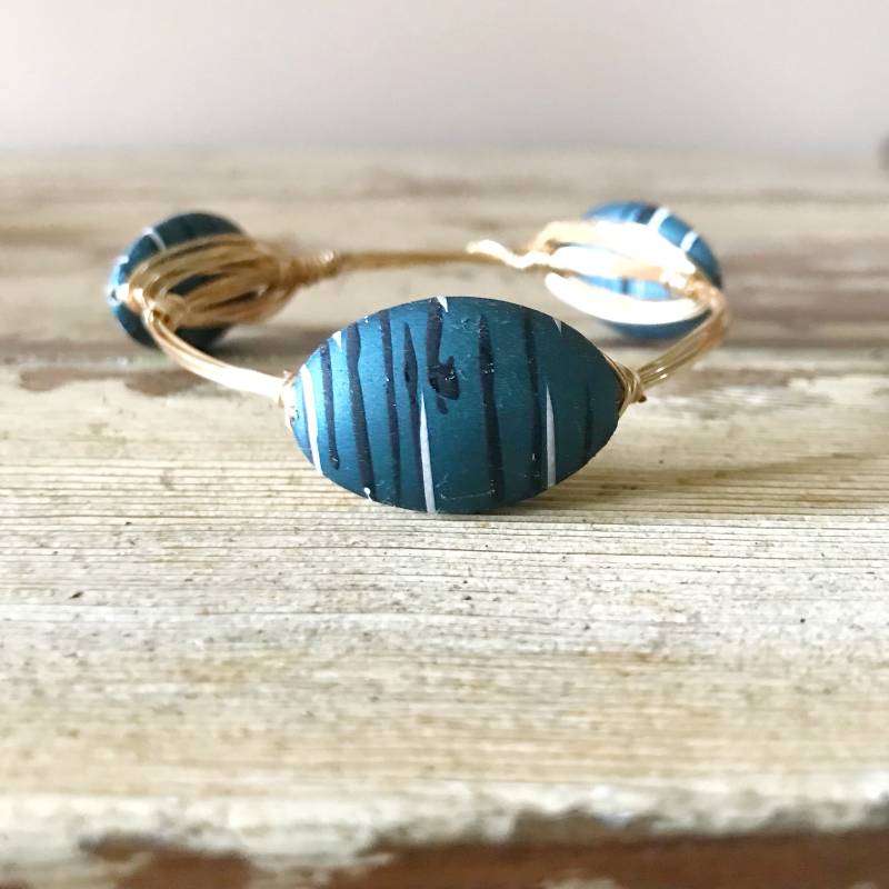 Blau Lackierter Acryl Draht Armreif, Blauer Perlen Bourbon Und Boweties Inspiriert, Armreif Blau Lackierter Acryl Draht Armreif, Blauer Perlen Bourbon Und Boweties Inspiriert, Armreif von Immeasurablymore2