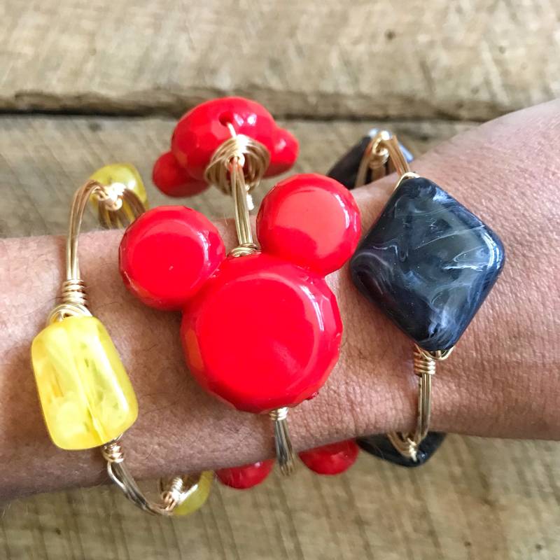 Gelber Acryl Wire Wrap Armreif, Bead Bourbon Und Boweties Inspiriert, Lsu Armreif Gelber Acryl Wire Wrap Armreif, Bead Bourbon Und Boweties Inspiriert, Lsu Armreif von Immeasurablymore2